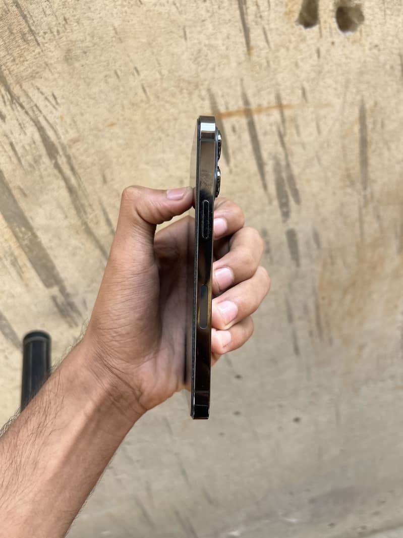 Apple iPhone 13 Pro 2