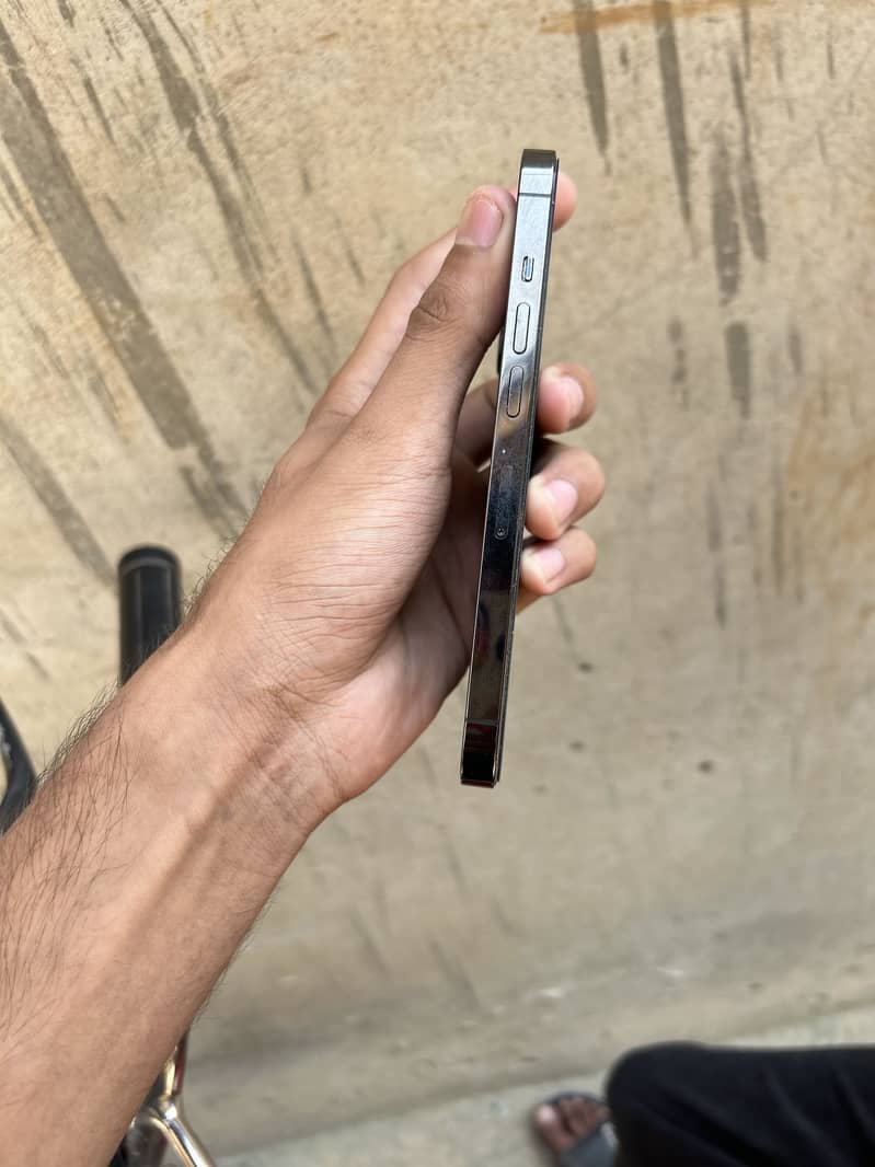 Apple iPhone 13 Pro 3