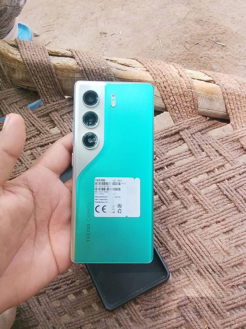 Tecno CAMON 40 Pro 0