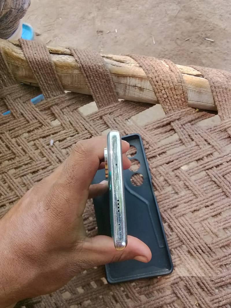 Tecno CAMON 40 Pro 4