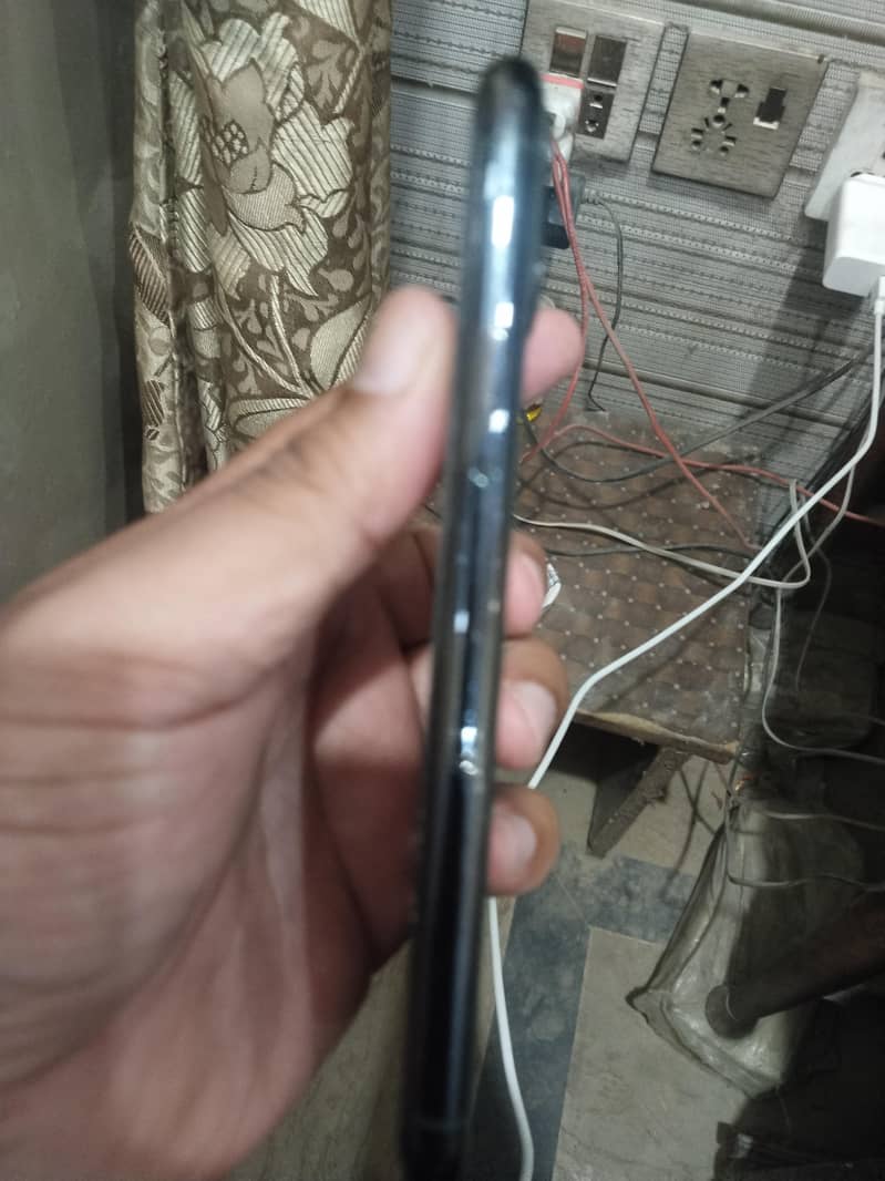 Apple iPhone 11 Pro 2