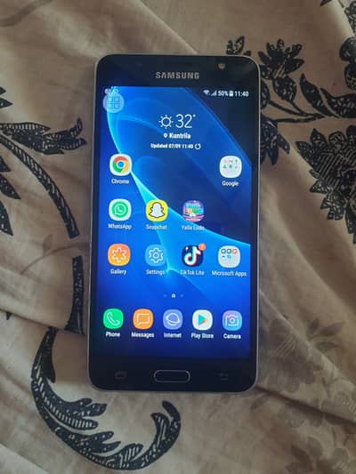 Samsung Mobile J5