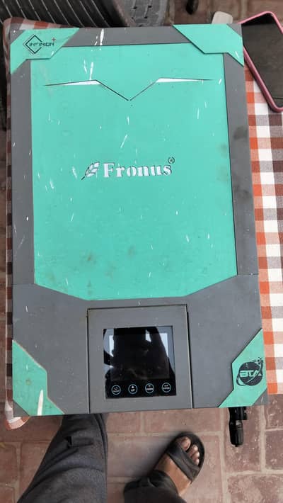 6kw hybrid inverter for sale in good condition ipp55