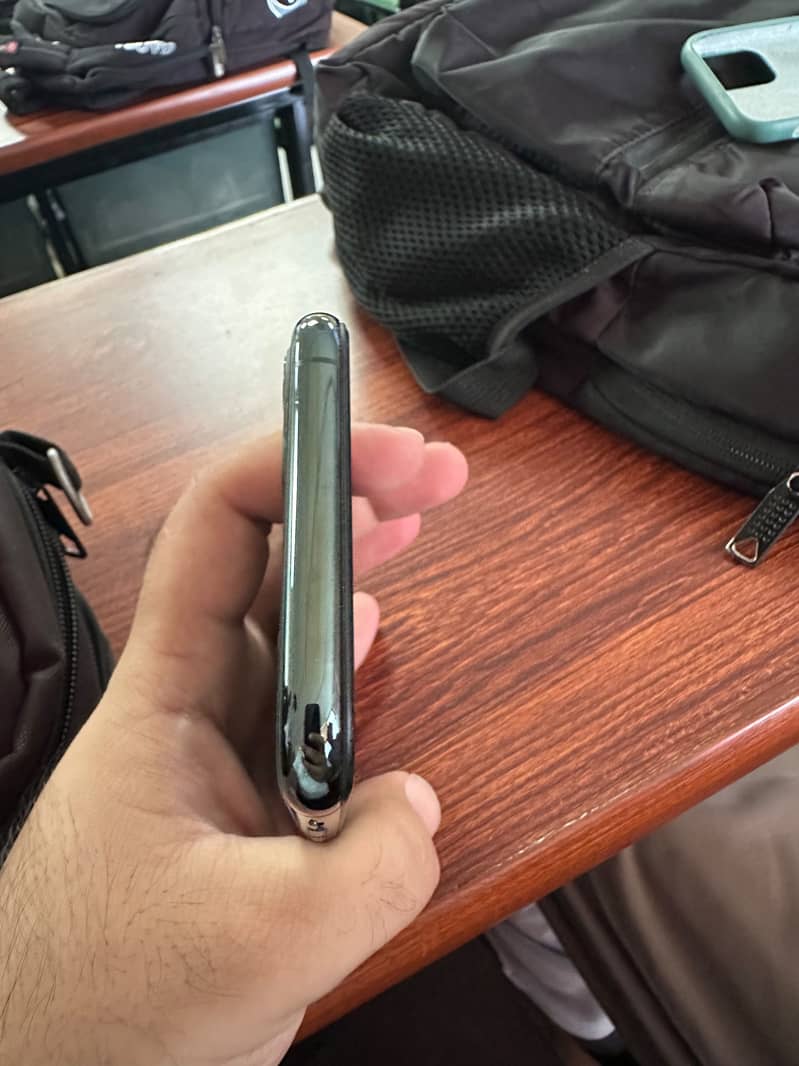 Apple iPhone 11 Pro 2
