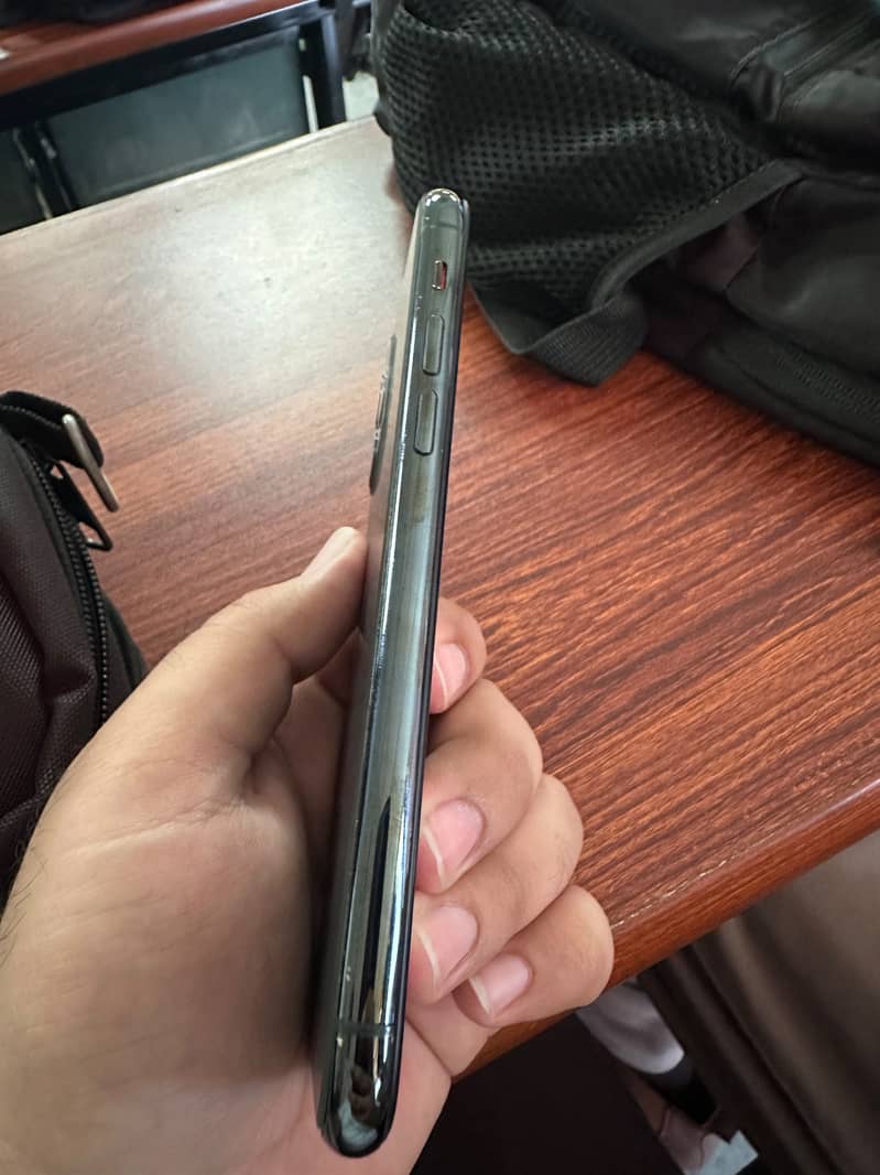 Apple iPhone 11 Pro 3