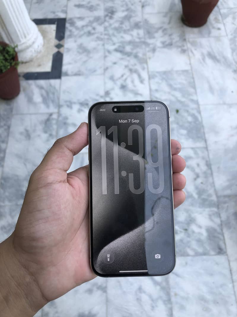 Apple iPhone 15 Pro 0