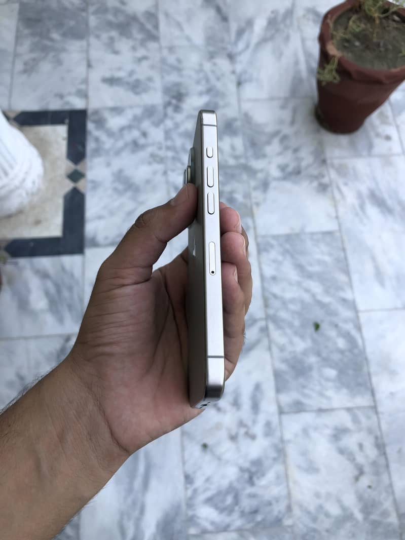 Apple iPhone 15 Pro 3