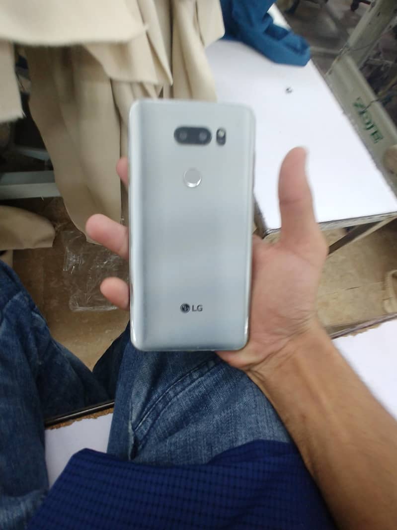 LG V30 0