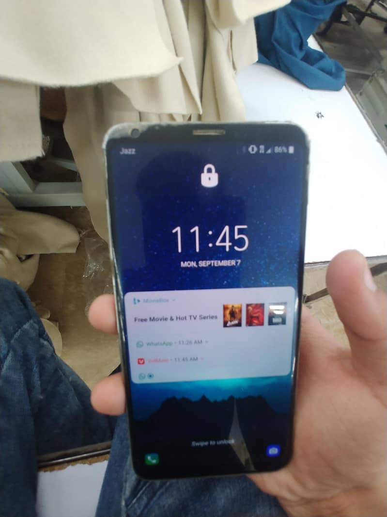 LG V30 3