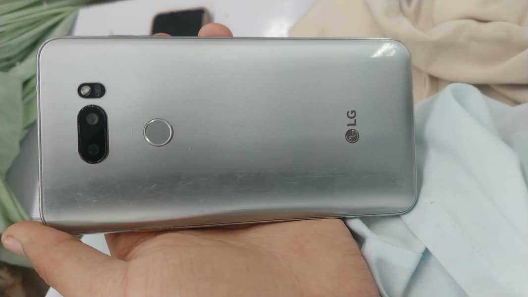 LG V30 4