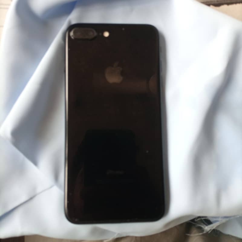 Apple iPhone 7 plus 1