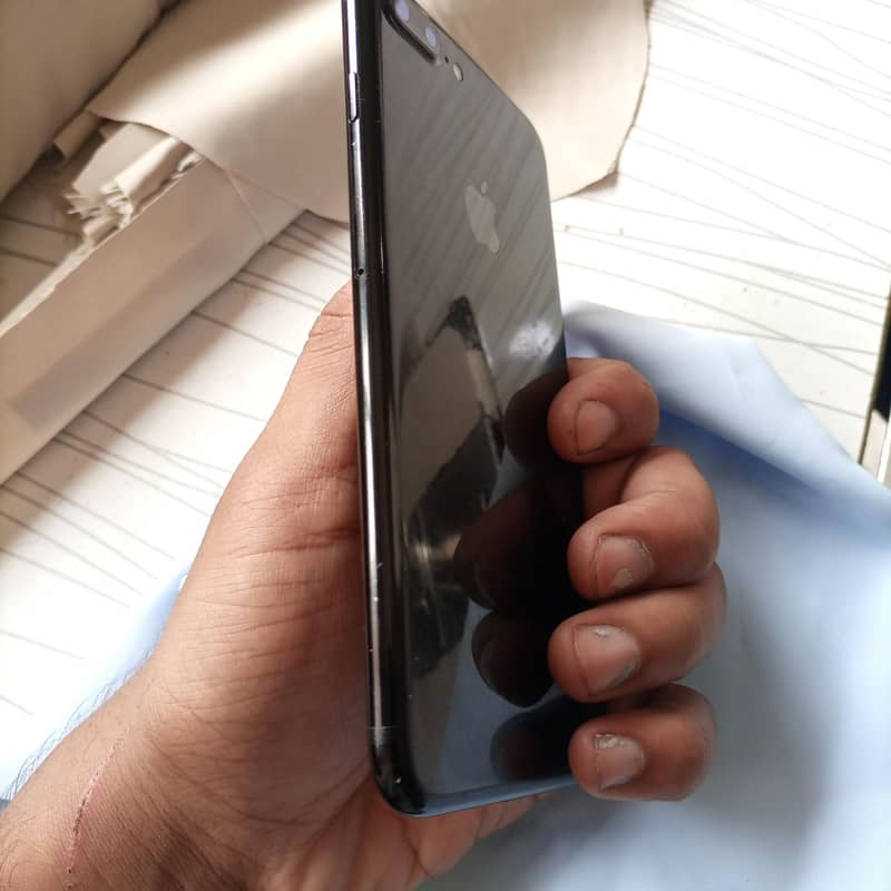 Apple iPhone 7 plus 4
