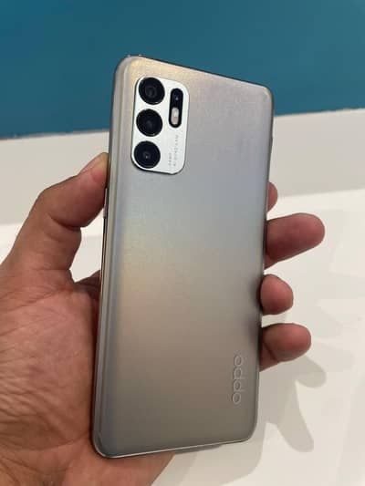 OPPO Reno6