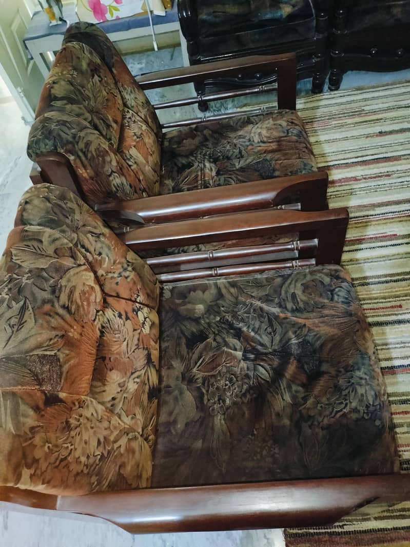 5 seater sofa 9/10 condition 1