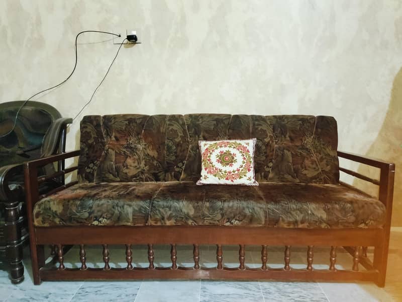 5 seater sofa 9/10 condition 2