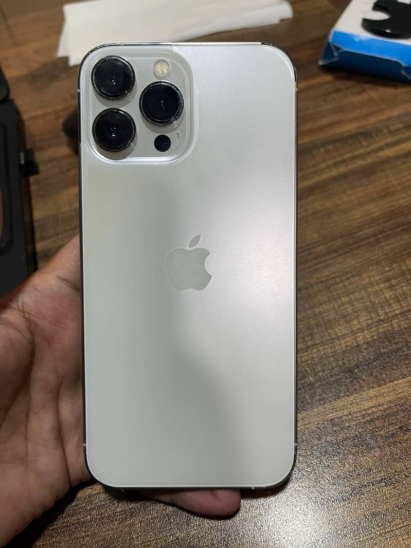 Apple iPhone 13 Pro Max 2