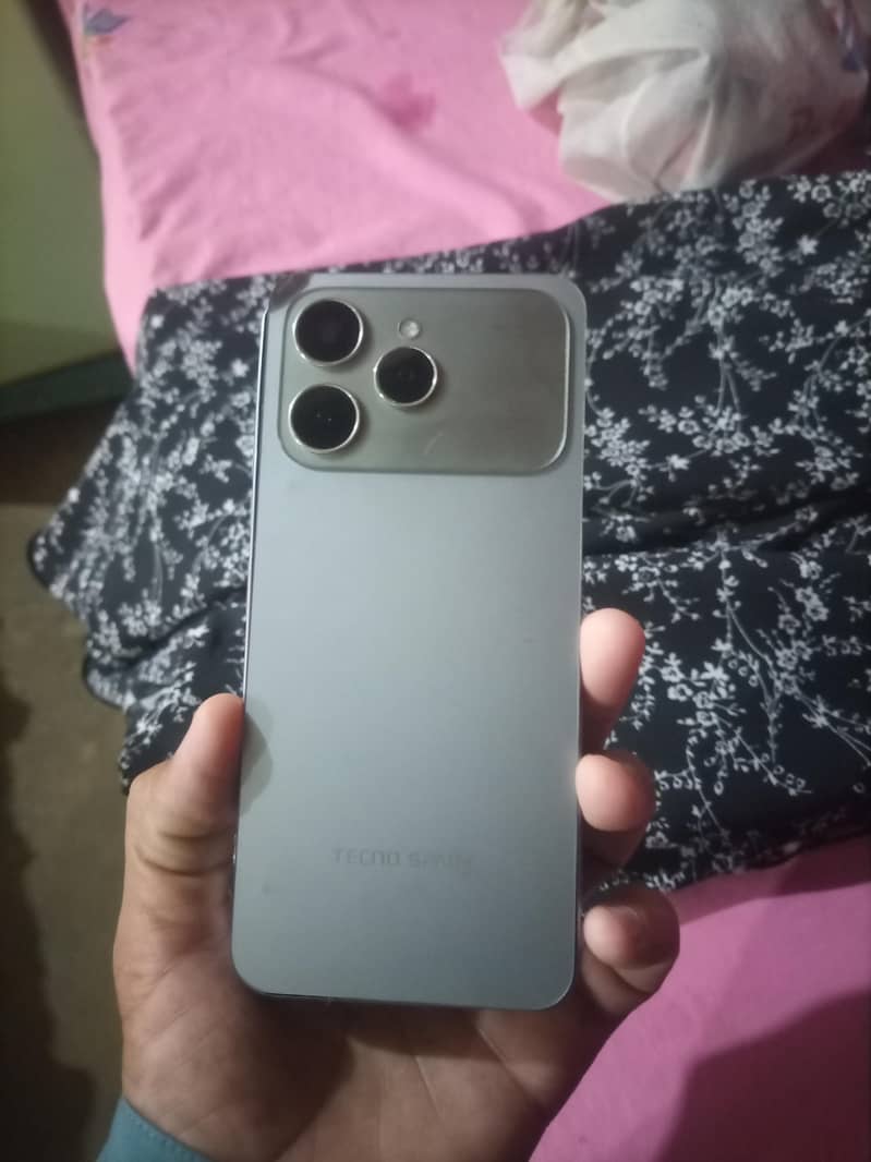 Tecno CAMON 40 1