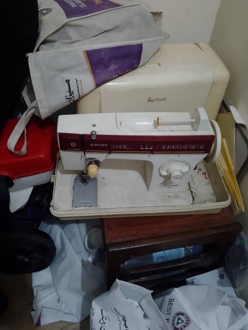 Singer Sewing Machine 0