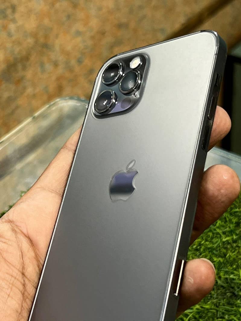 Apple iPhone 12 Pro 3