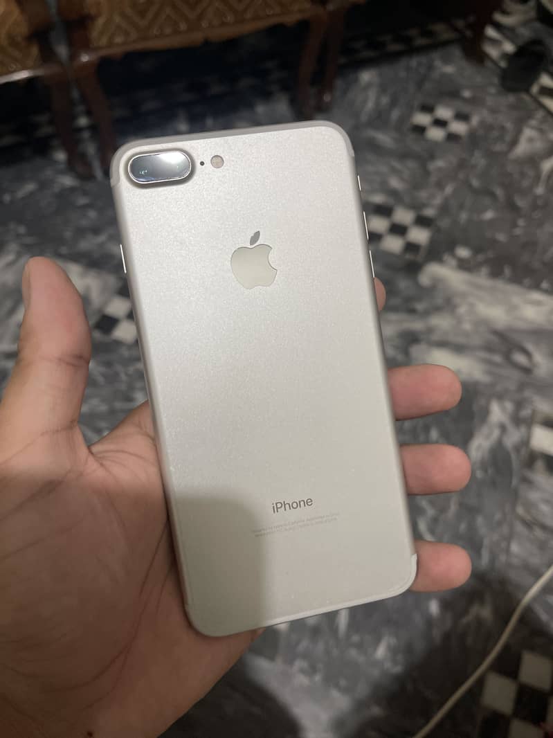 Apple iPhone 7 Plus 1