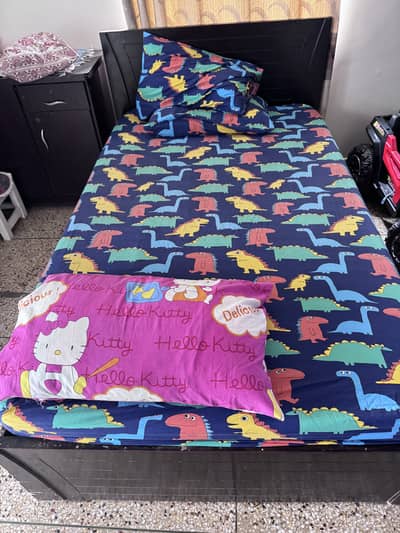 Signal wooden bed for sell with mattress