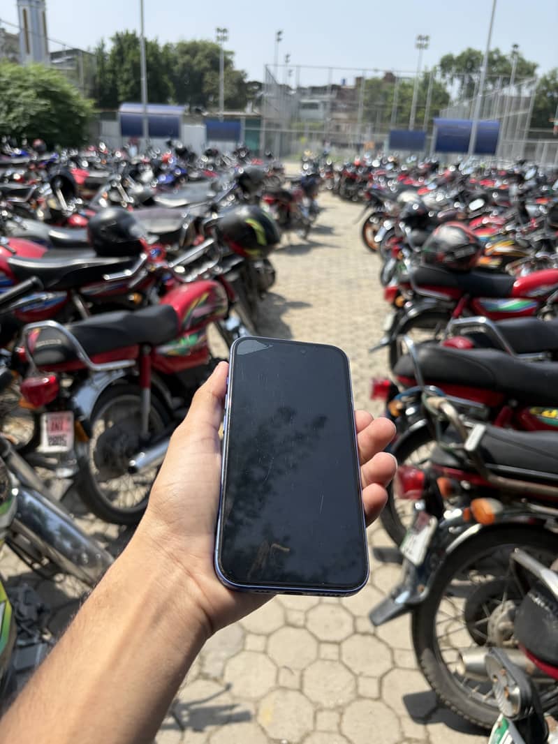 Apple iPhone 16 0
