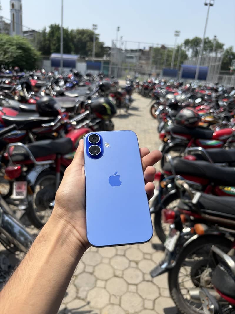 Apple iPhone 16 2