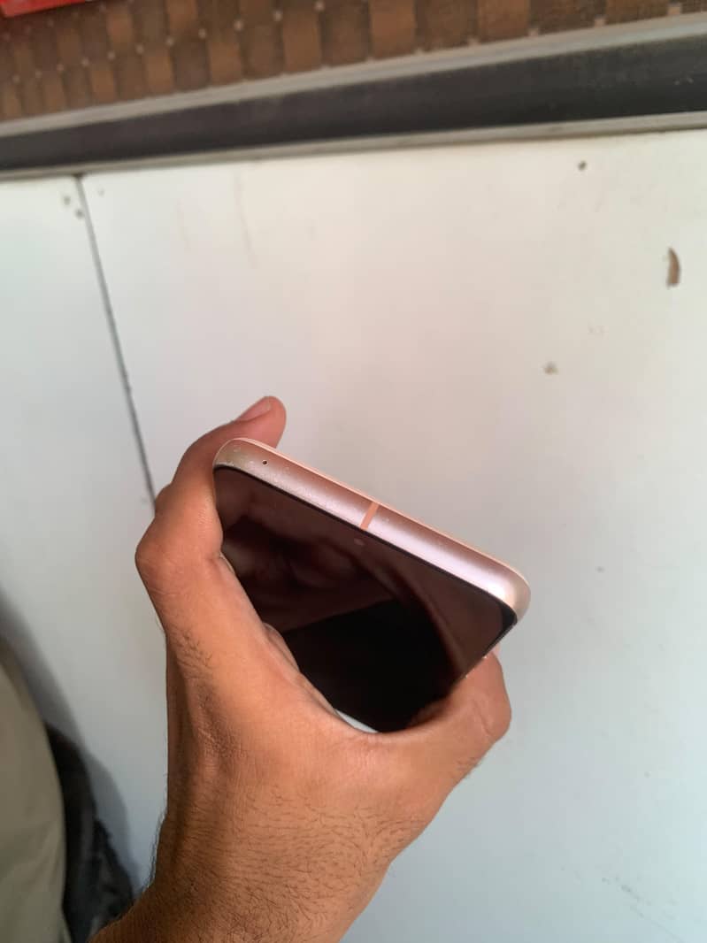 Google Pixel 8 4