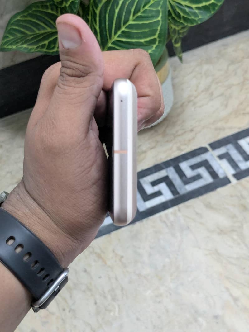 Google Pixel 8 4