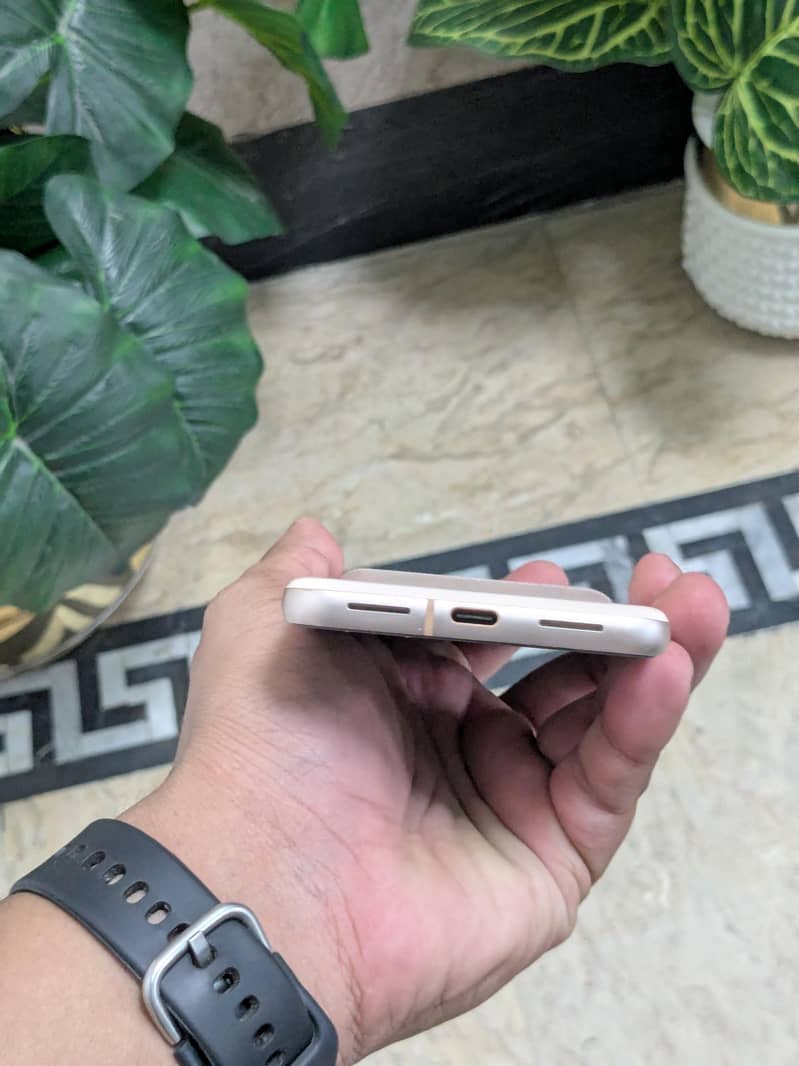 Google Pixel 8 5