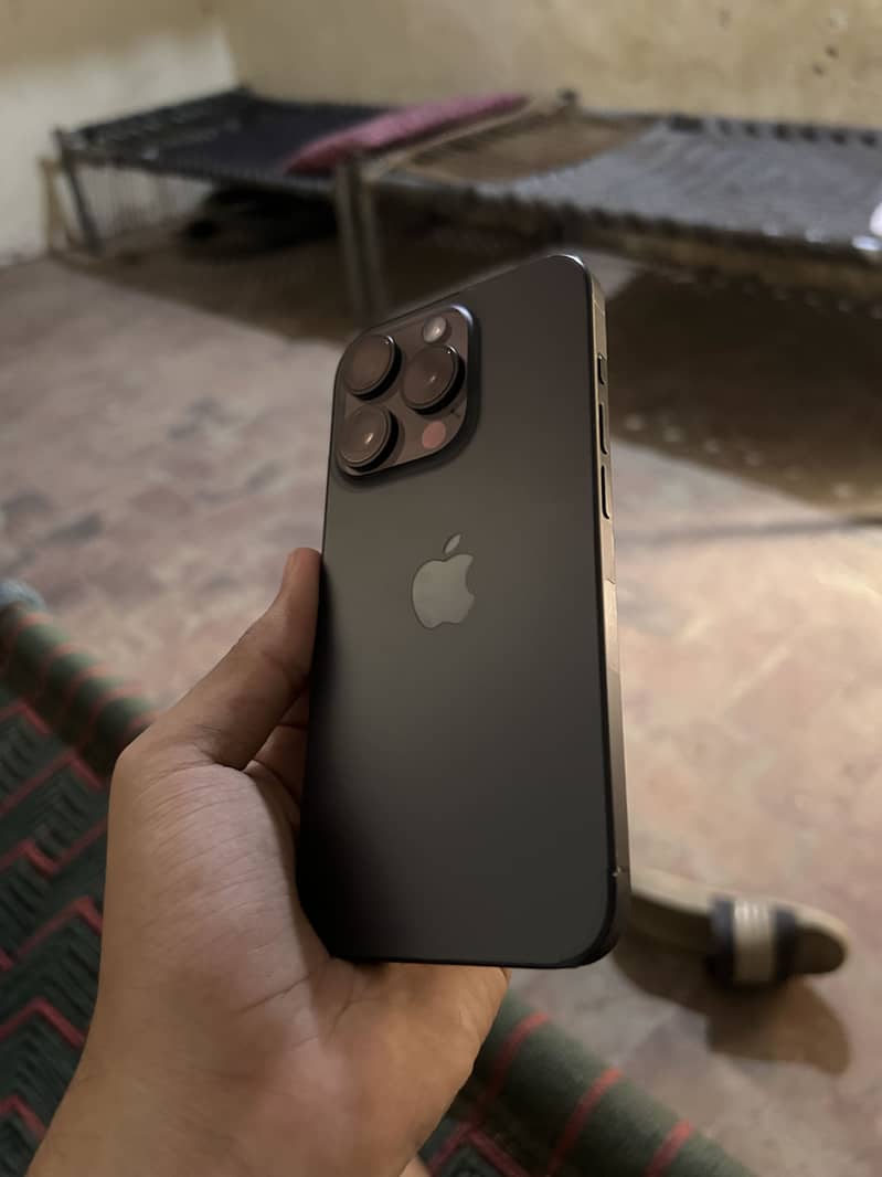 Apple iPhone 15 Pro 0