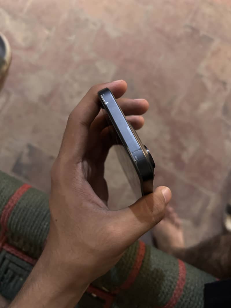 Apple iPhone 15 Pro 4