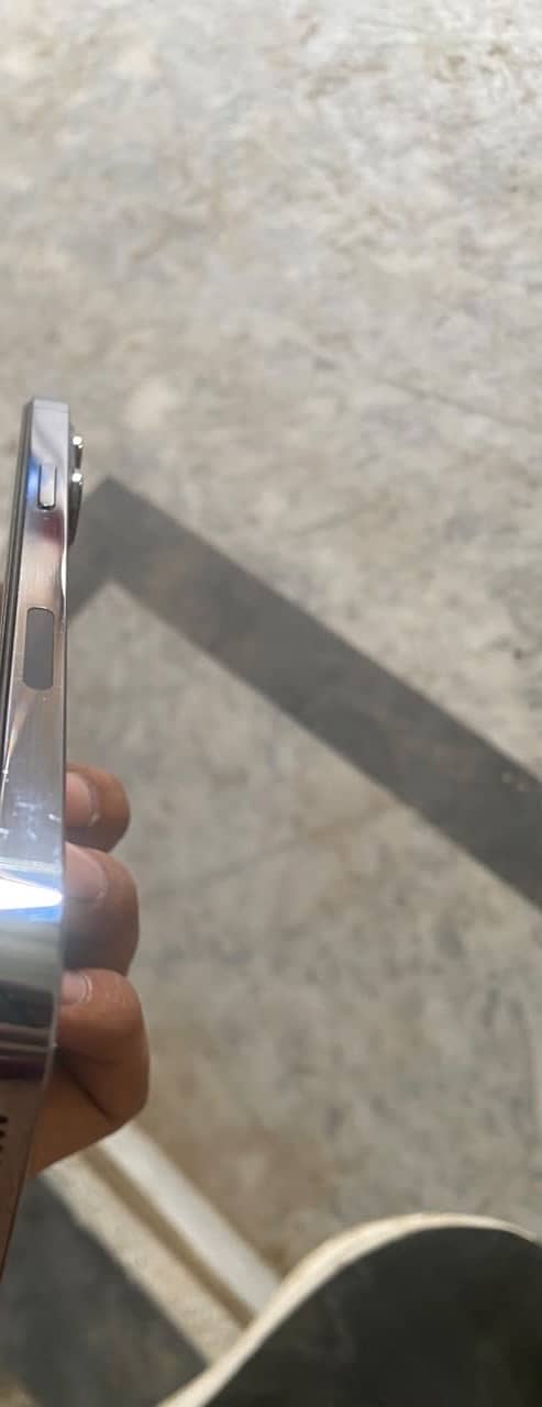 Apple iPhone 13 Pro Max 4