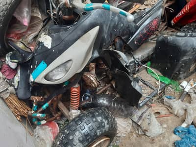 4 wheeler bike on hai body me toda bohot kam h