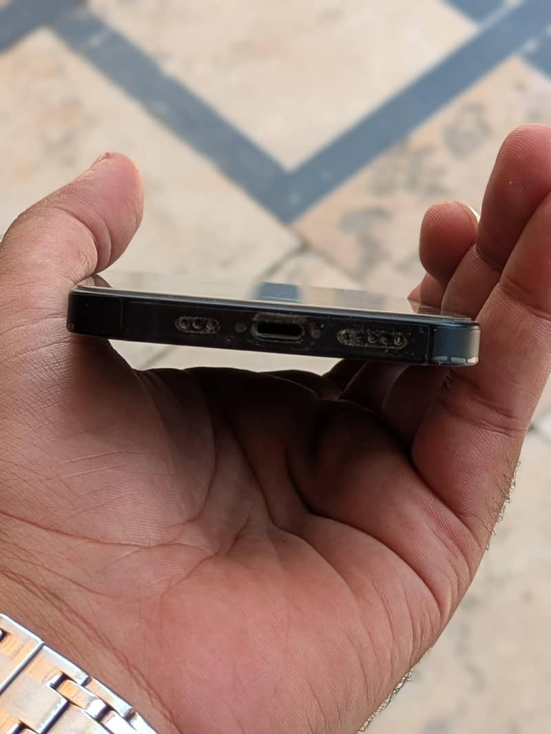 Apple iPhone 13 1