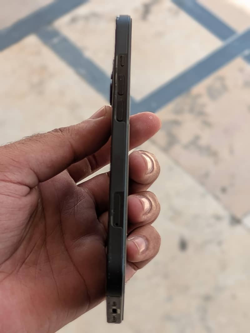 Apple iPhone 13 5