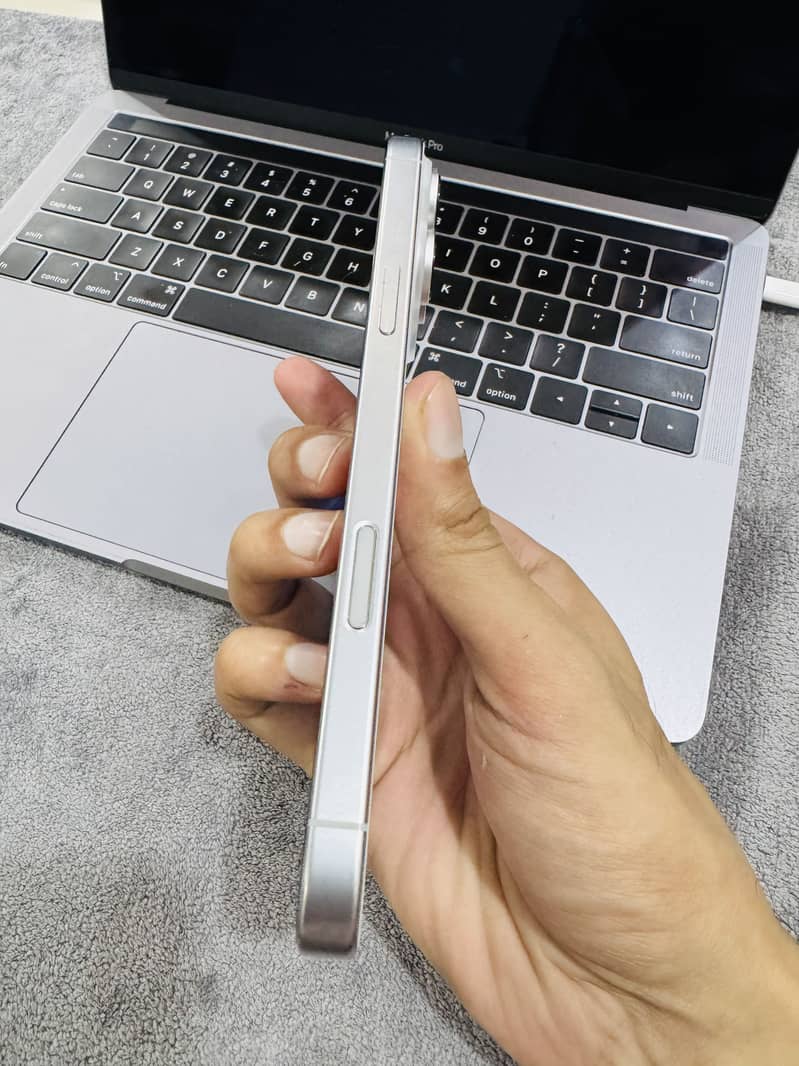 Apple iPhone 16 Pro Max 3