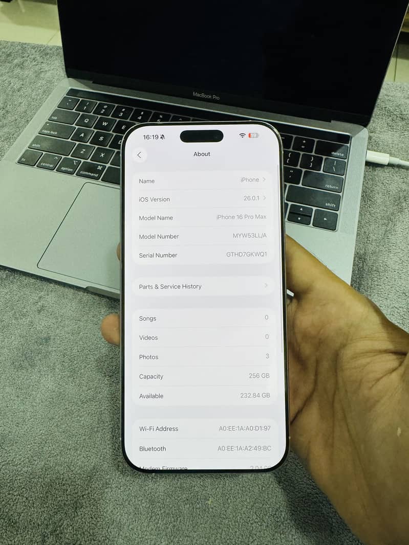 Apple iPhone 16 Pro Max 4