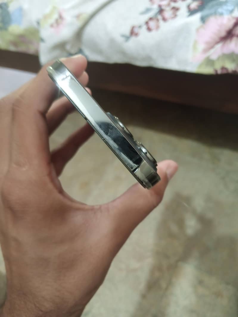 Apple iPhone 13 Pro 3