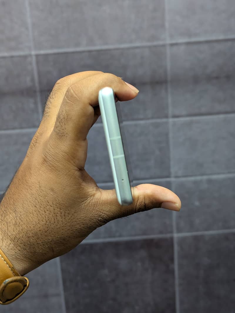 Google Pixel 7a 4