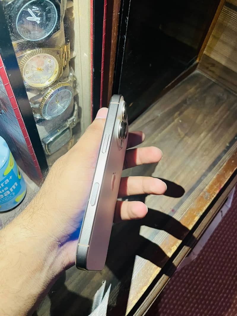 Apple iPhone 16 Pro 5
