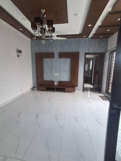 DHA Phase 8 Ex Air Avenue 1 Kanal Upper Portion