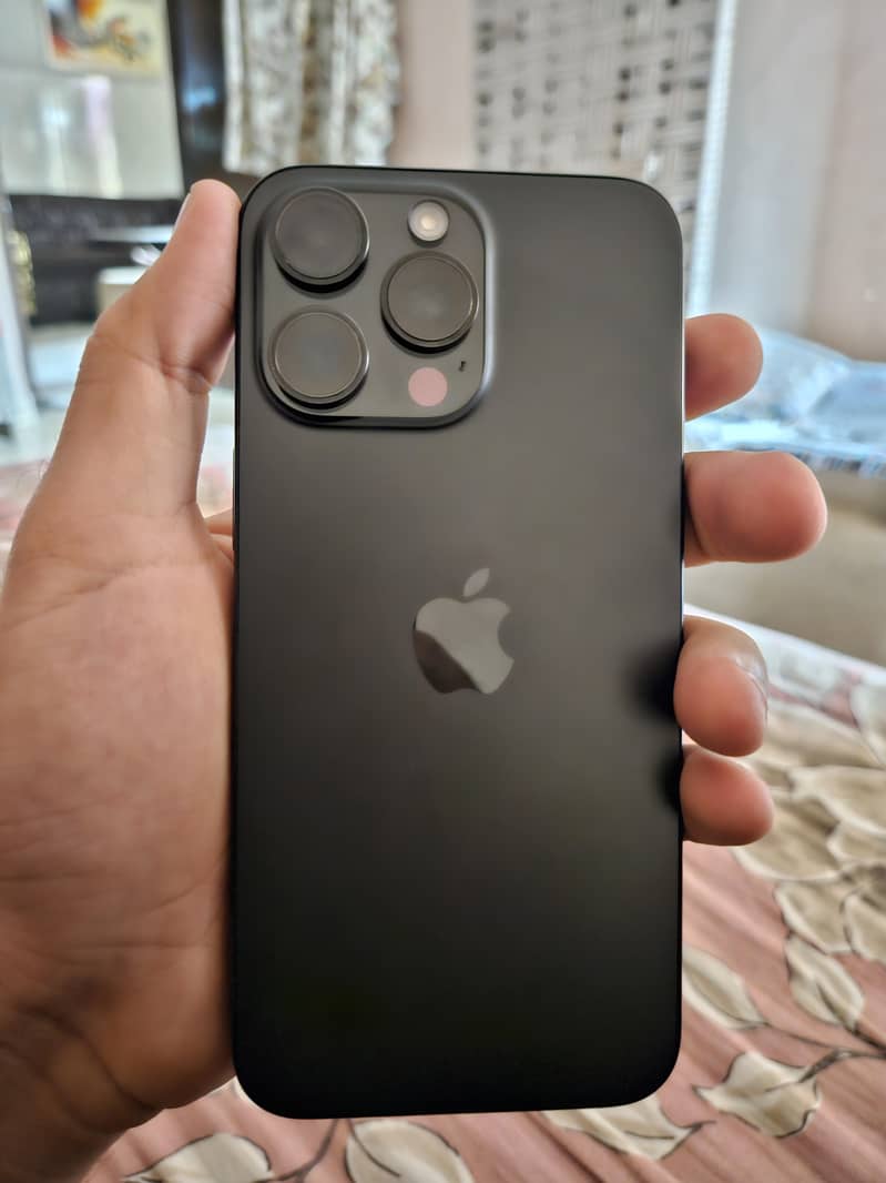 Apple iPhone 15 Pro Max 4