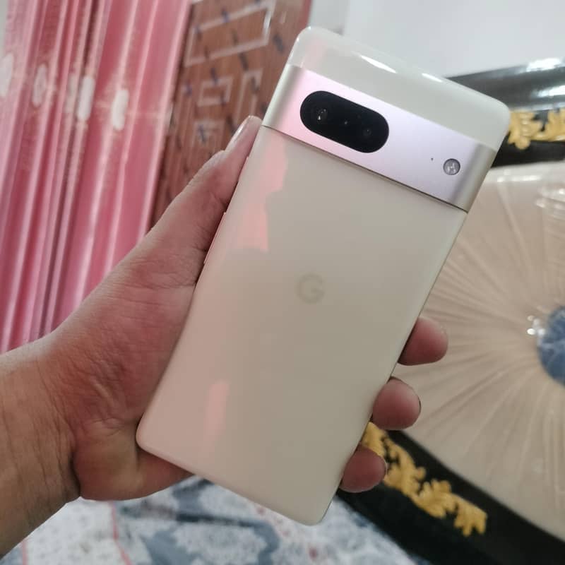Google Pixel 7 4