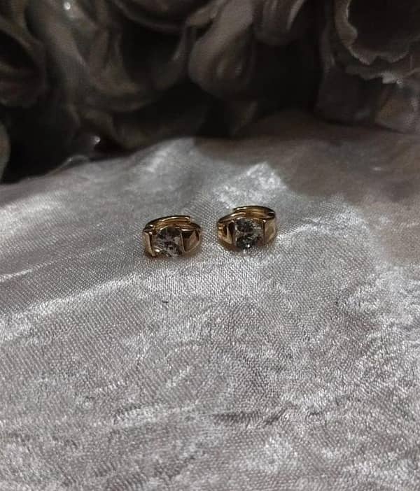 TINY GOLD EARRING