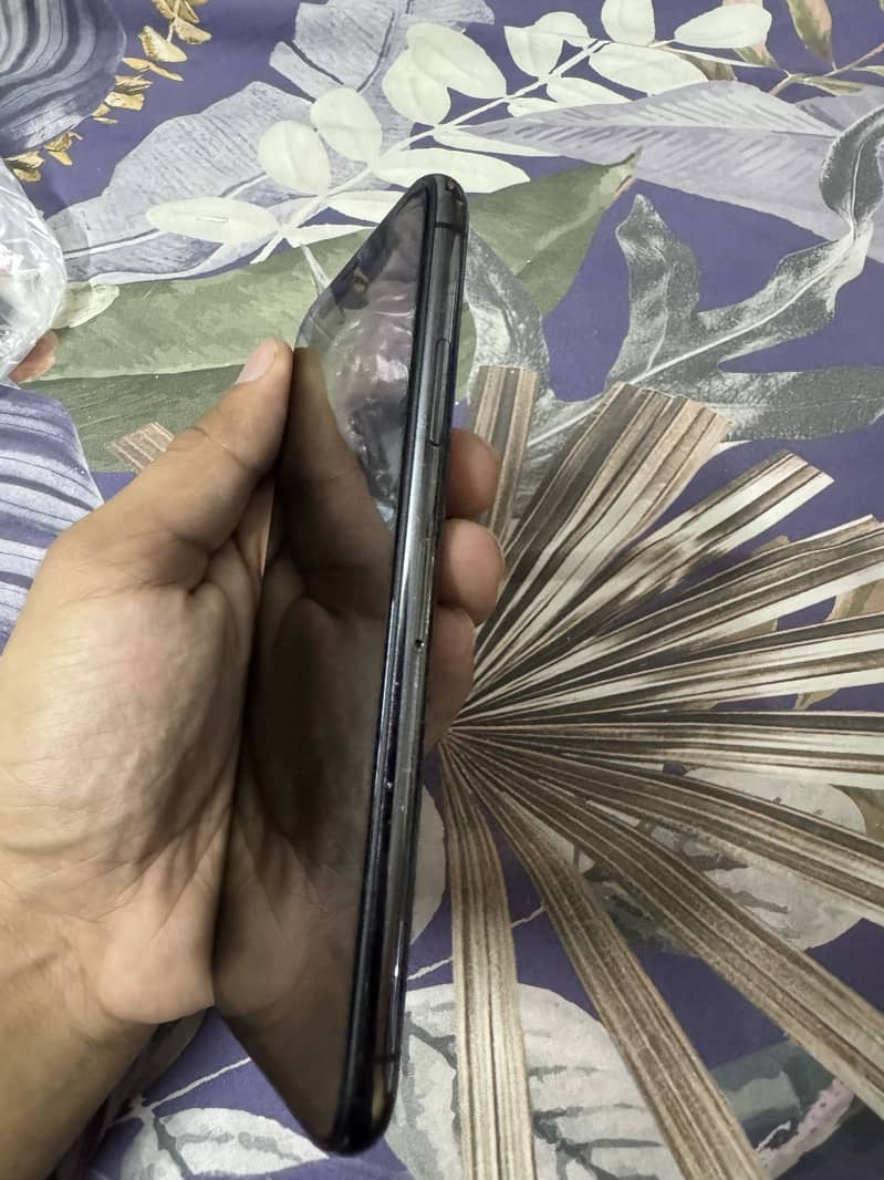 Apple iPhone X 3