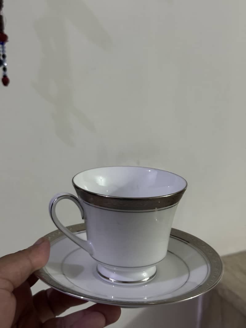 Noritake dinner set 8/16 serving 1