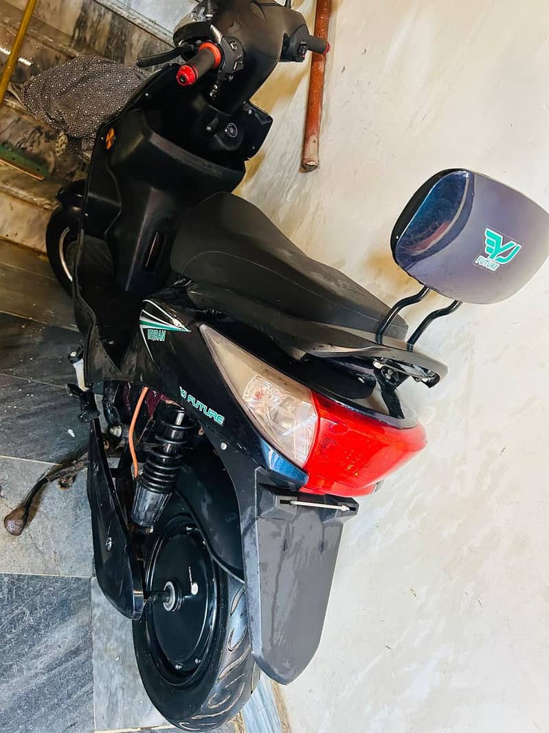 Scooty 4