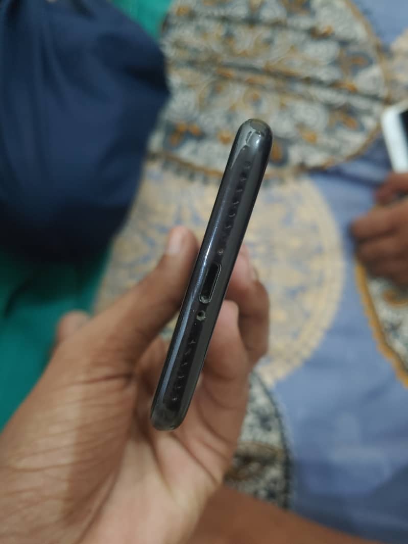 Apple iPhone 8 3