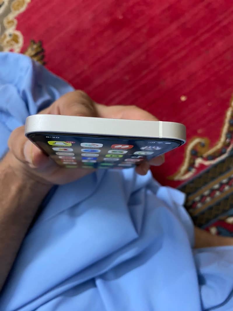 Apple iPhone 12 4